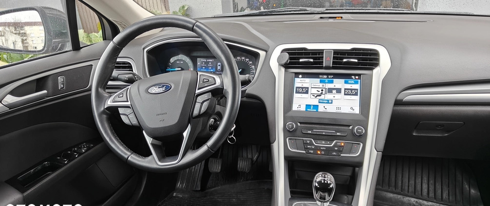 Ford Mondeo cena 64500 przebieg: 106000, rok produkcji 2017 z Września małe 277